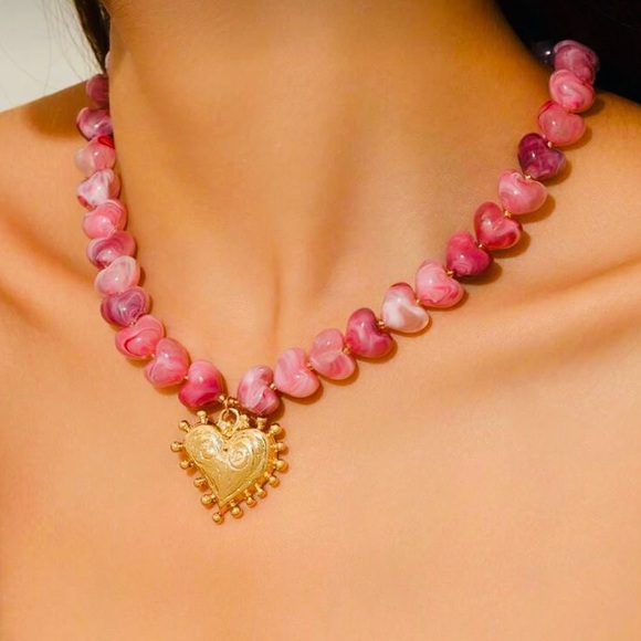 NWT Pink Heart Bead Necklace with Gold Pendant - Picture 2 of 4